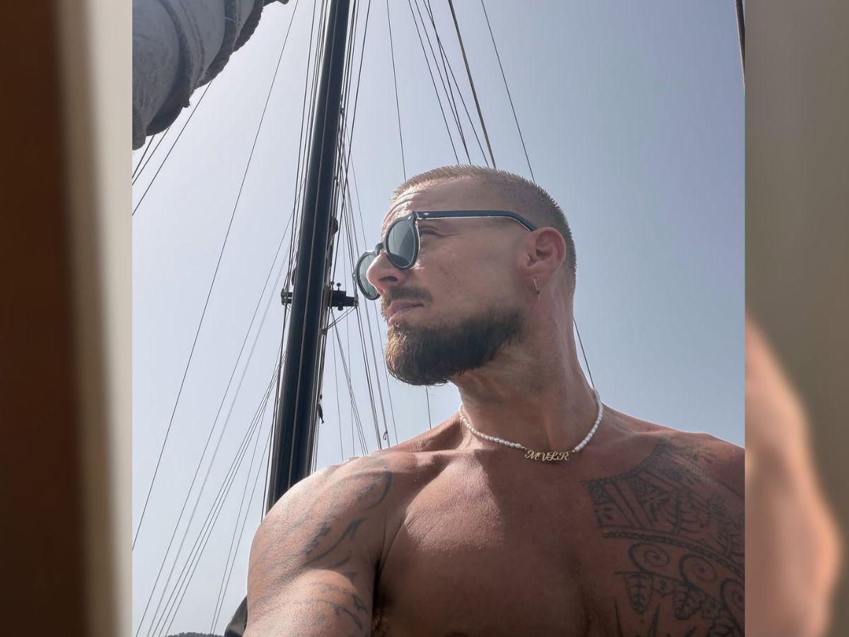 Ricky Martin impacta con cuerpazo a sus 54 años