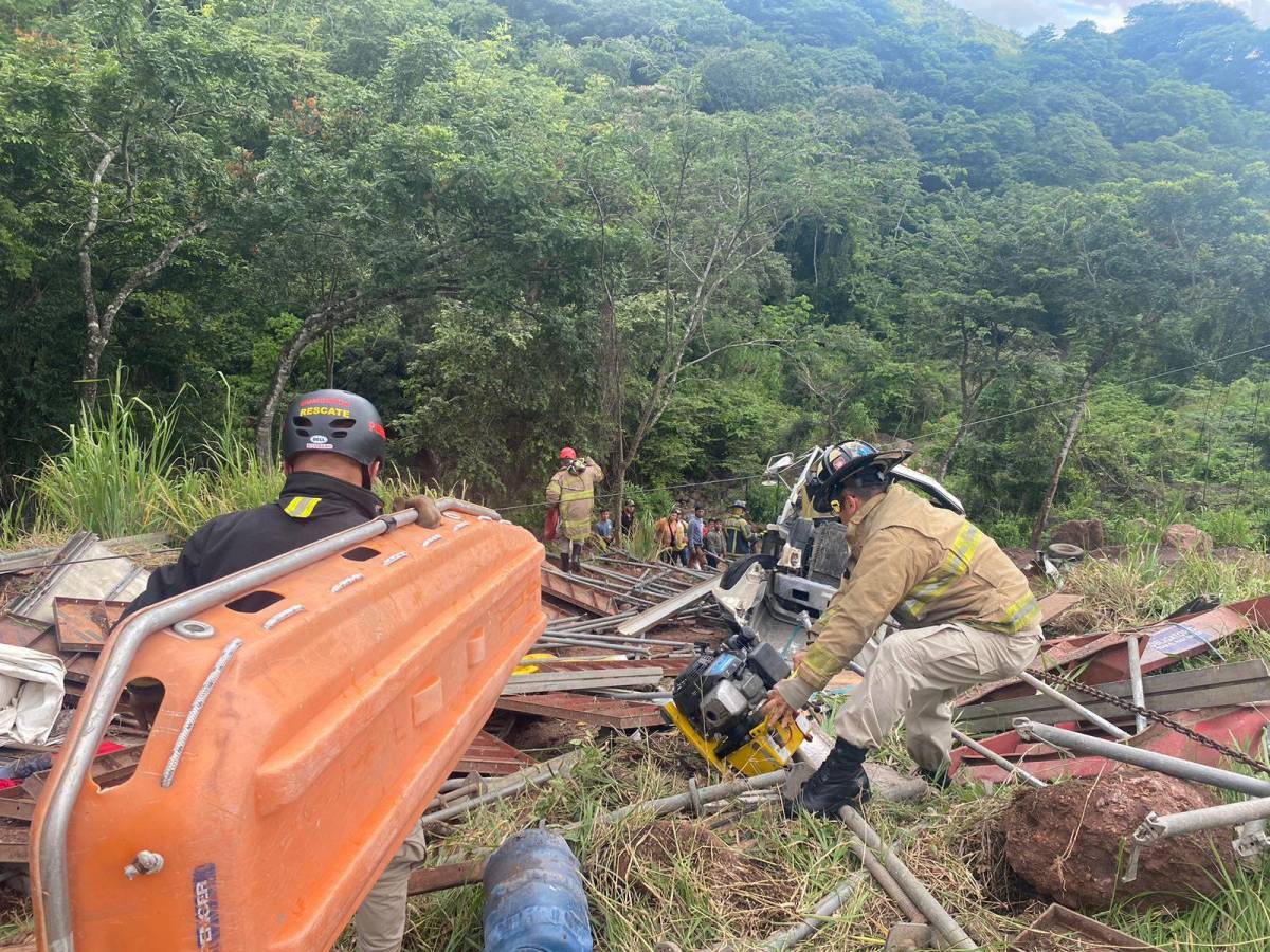 Volcamiento de camión deja dos muertos y nueve heridos en Copán