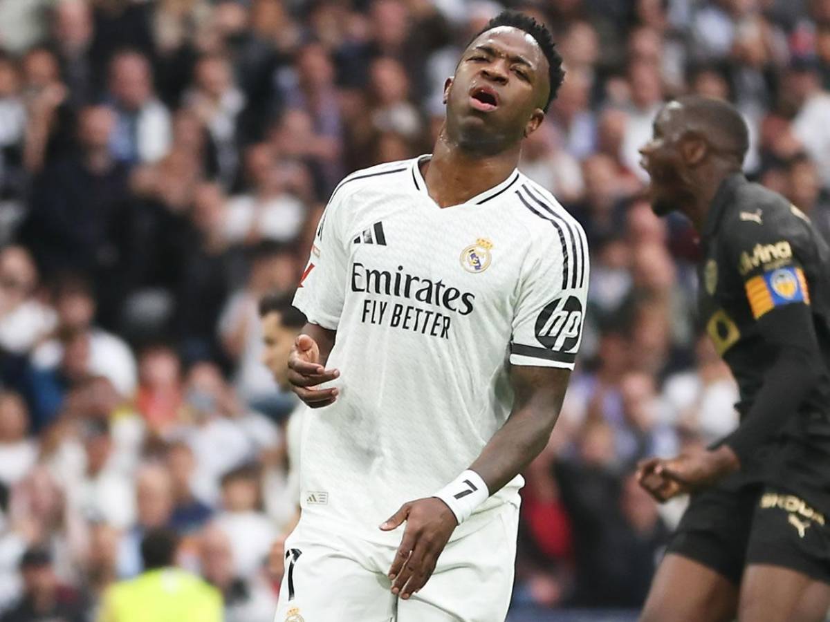Real Madrid recibe 'regalo' arbitral, Vinicius señalado y enfado de Mbappé