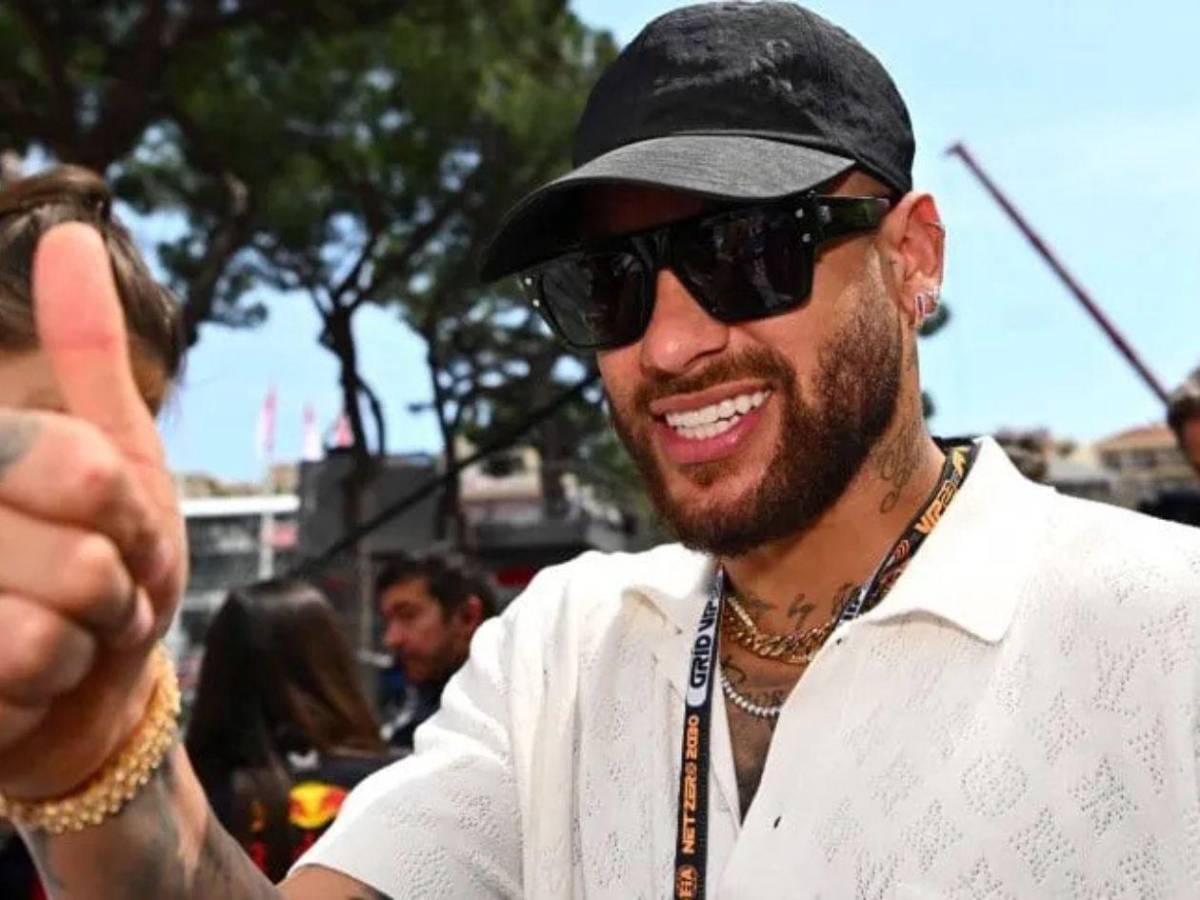 Neymar compra excéntrico Batimóvil ilegal: Por esta razón no lo puede usar