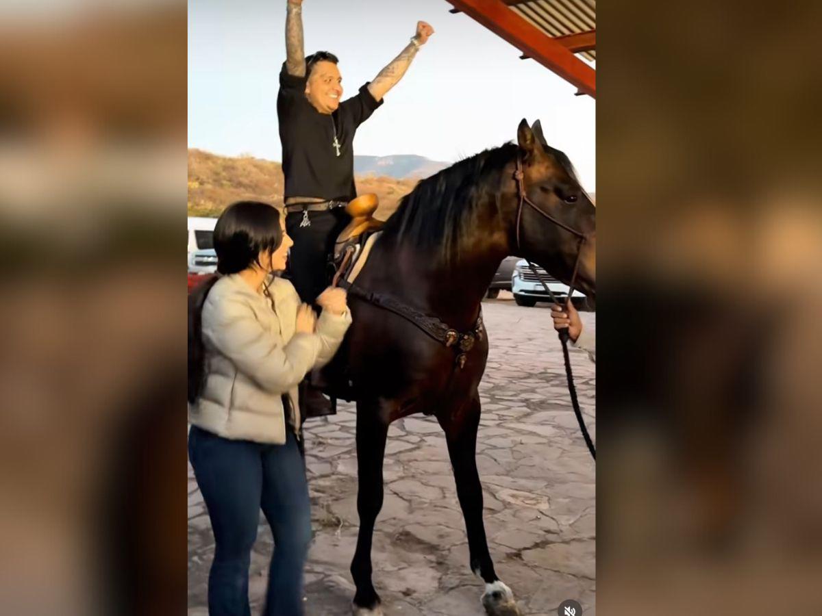 Ángela Aguilar sorprende a Christian Nodal con lujoso regalo por su cumpleaños