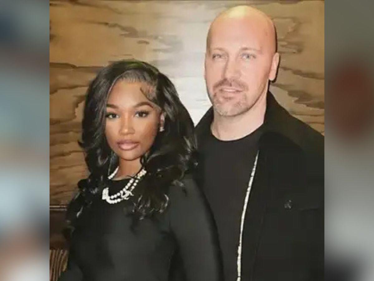 Hallan muerta a querida influencer en un hotel a pocas horas de haberse comprometido