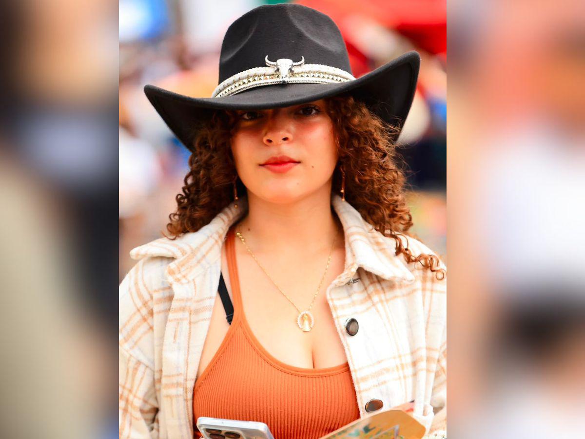 Bellas mujeres cautivaron en el desfile de carrozas en San Pedro Sula