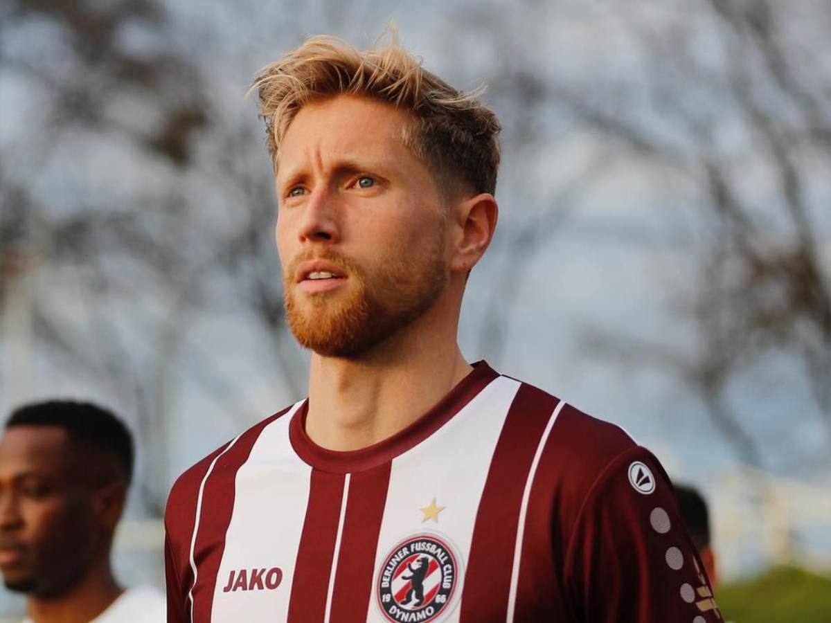 Muere conocido futbolista delante de esposa: Esto pasó