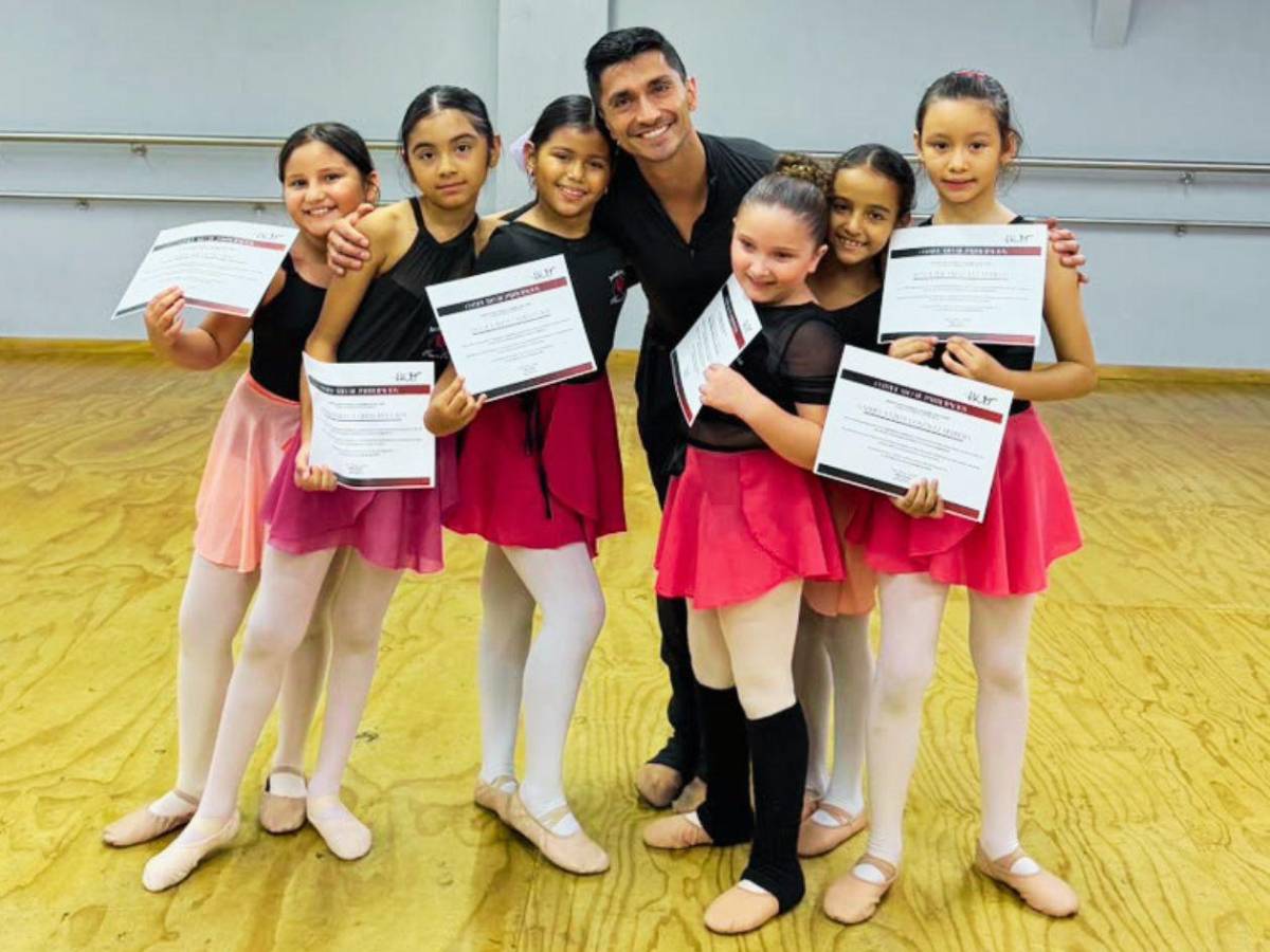 De Villanueva a Colombia: 24 bailarinas hondureñas brillan con su talento en Bogotá