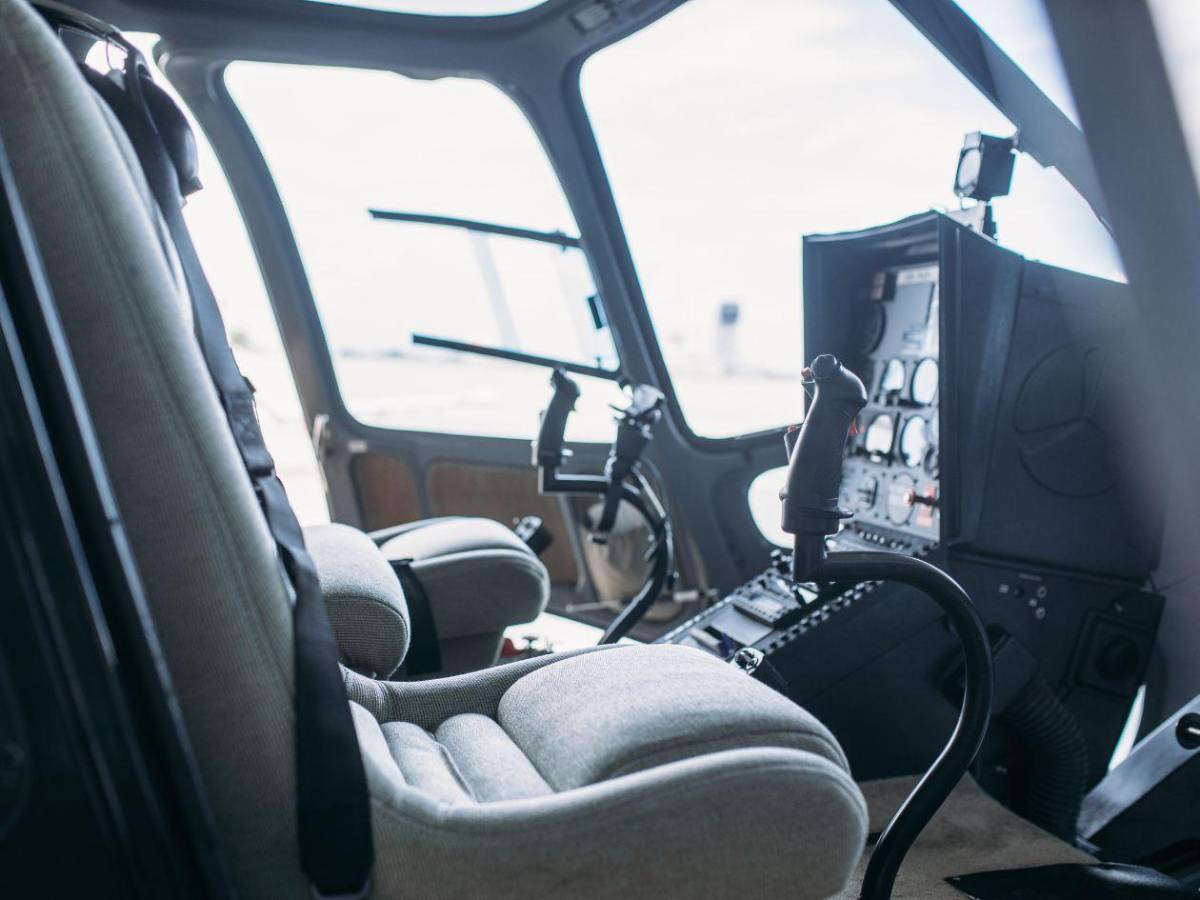 Muere un instructor de aviación tras saltar de un avión en pleno vuelo y dejar a su alumna a cargo del aterrizaje