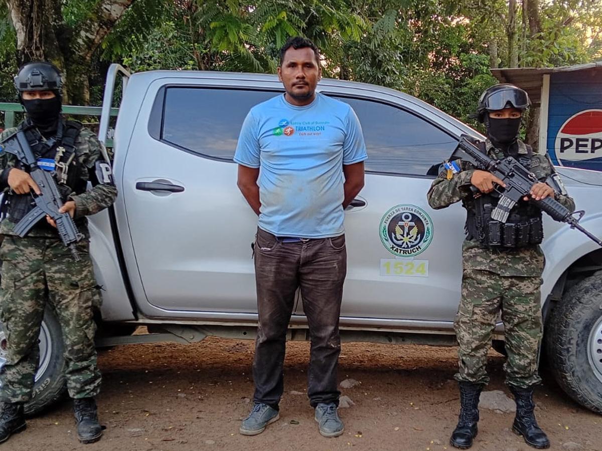 Liberan tortuga marina decomisada a hondureño que la llevaba oculta en Colón