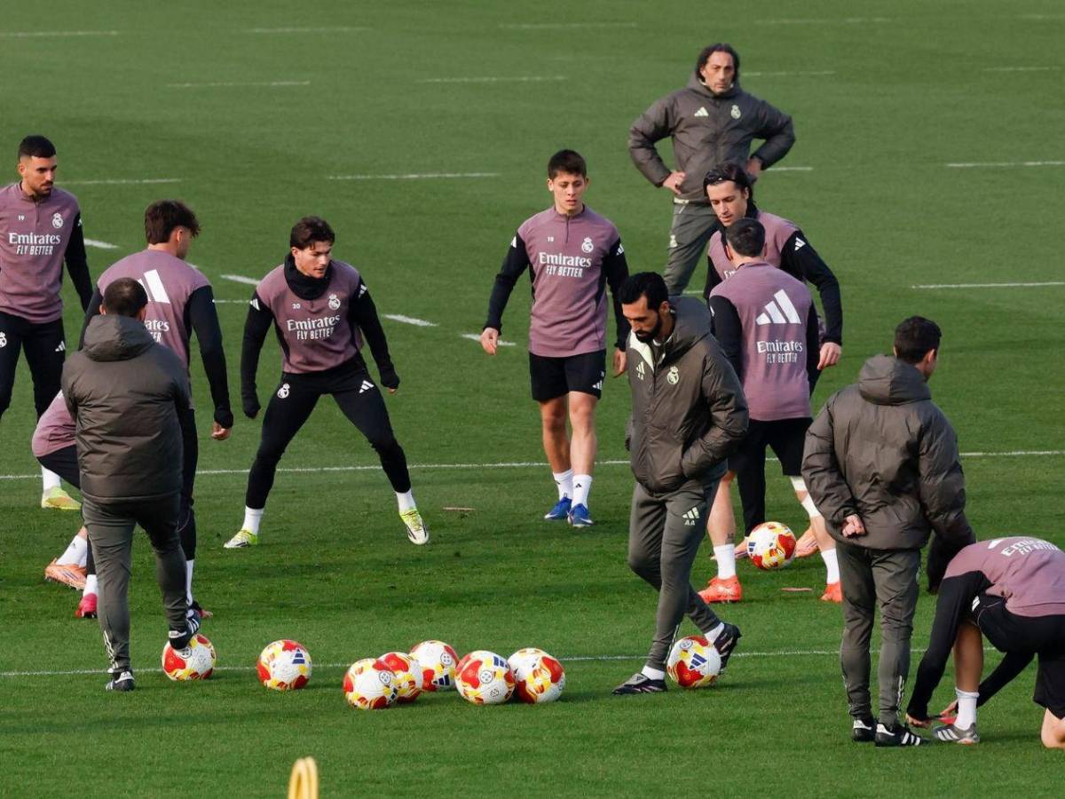 Florentino avisa: Real Madrid ya busca nuevo DT tras mal debut de Arbeloa