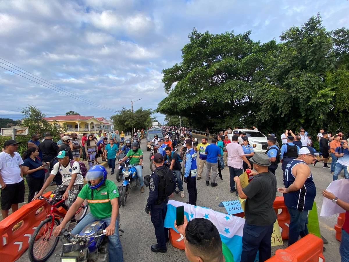 La sociedad ceibeña tuvo que tomarse el puente Reino de Suecia para tener respuesta ante la demanda de reparar el puente Saopín.