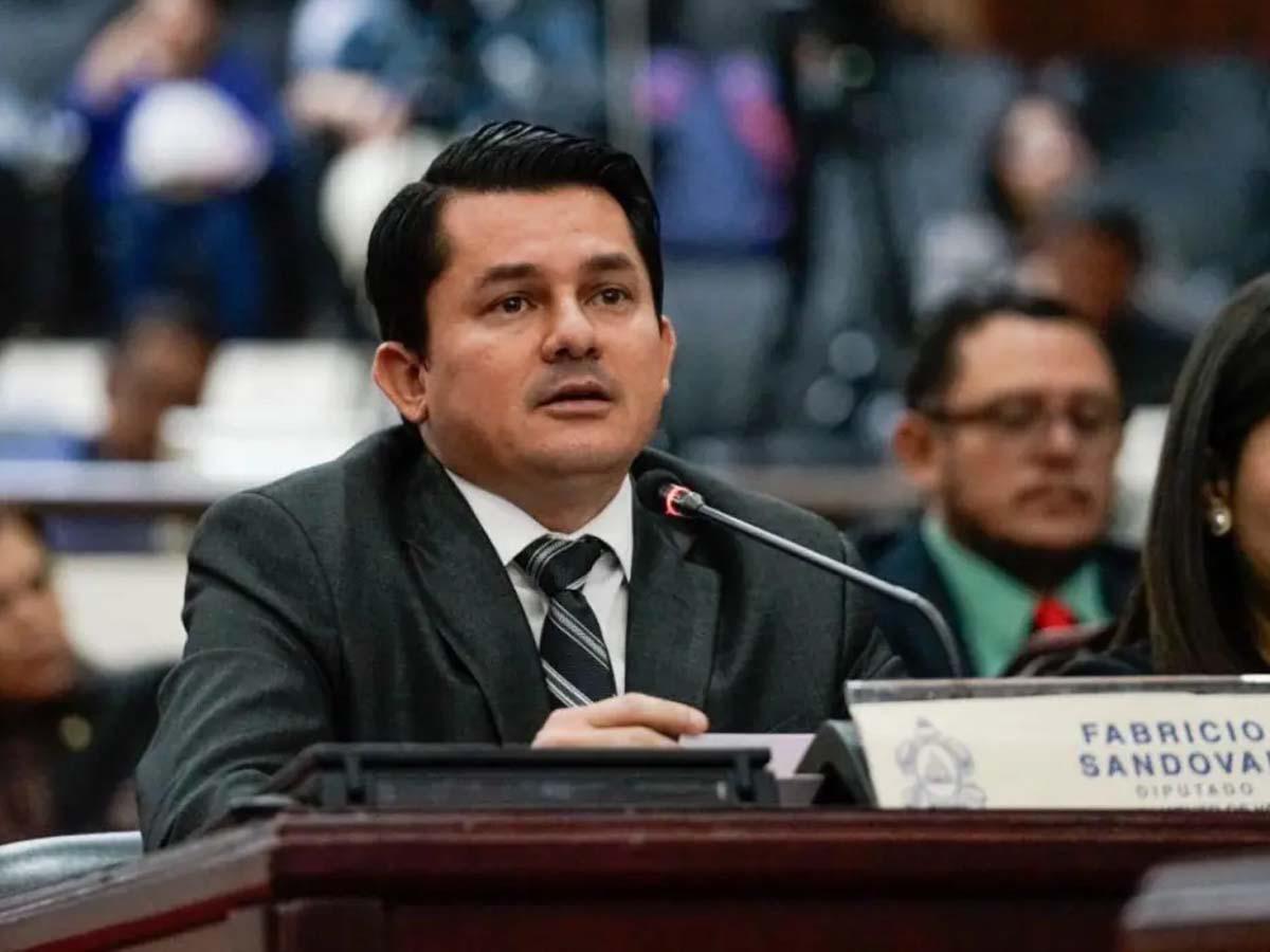 ¿Qué delitos les imputan a Luis Redondo y los otros 13 diputados de la Comisión Permanente?