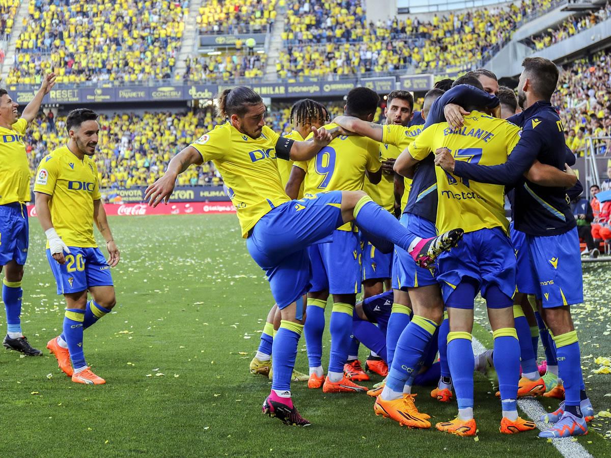 El Cádiz de ‘Choco‘ Lozano gana al Celta y roza la permanencia