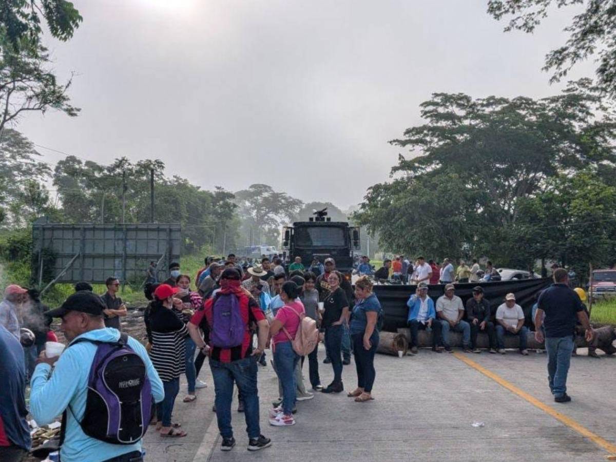 No a la represa El Tablón: pobladores de Quimistán bloquean la CA-4