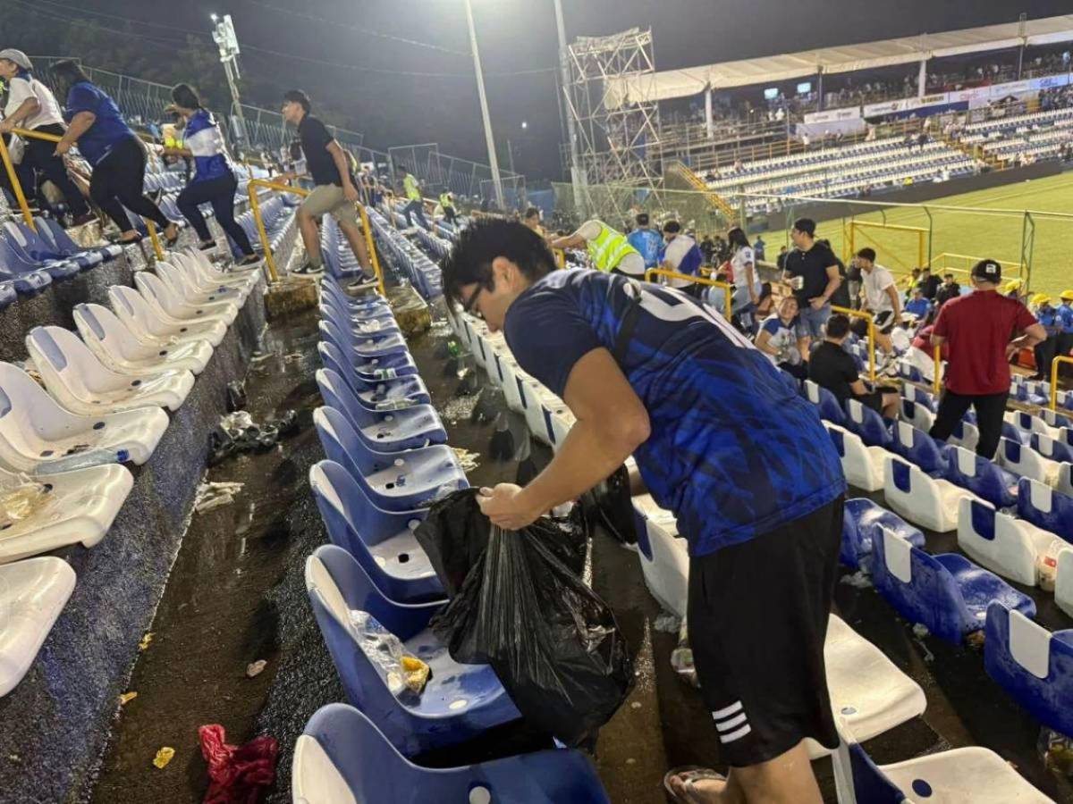 Hinchas japoneses dan lección de cultura tras partido entre Nicaragua y Haití