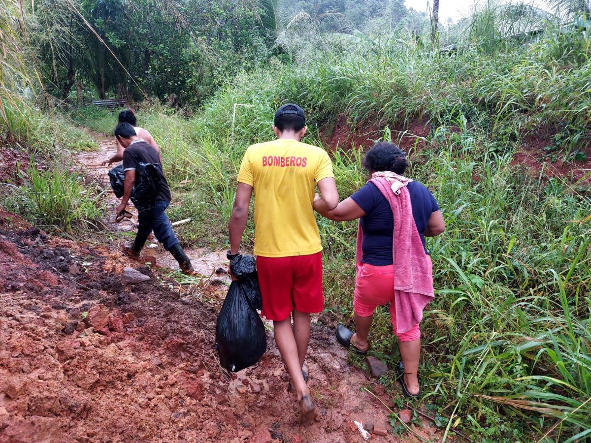 Frente frío y vaguada se ensañan con Islas de la Bahía