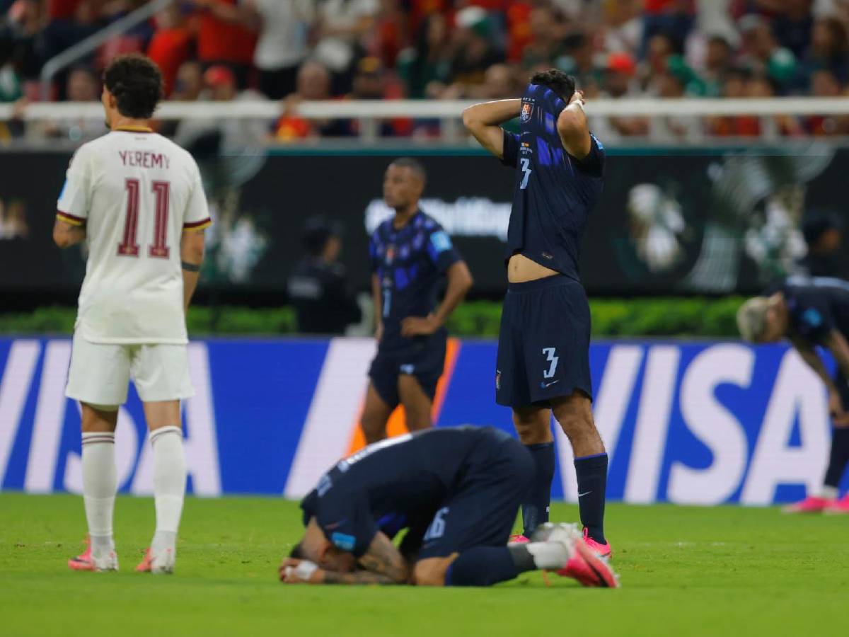 Enfado de Valverde, encaran al árbitro y señalan culpable tras eliminación de Uruguay