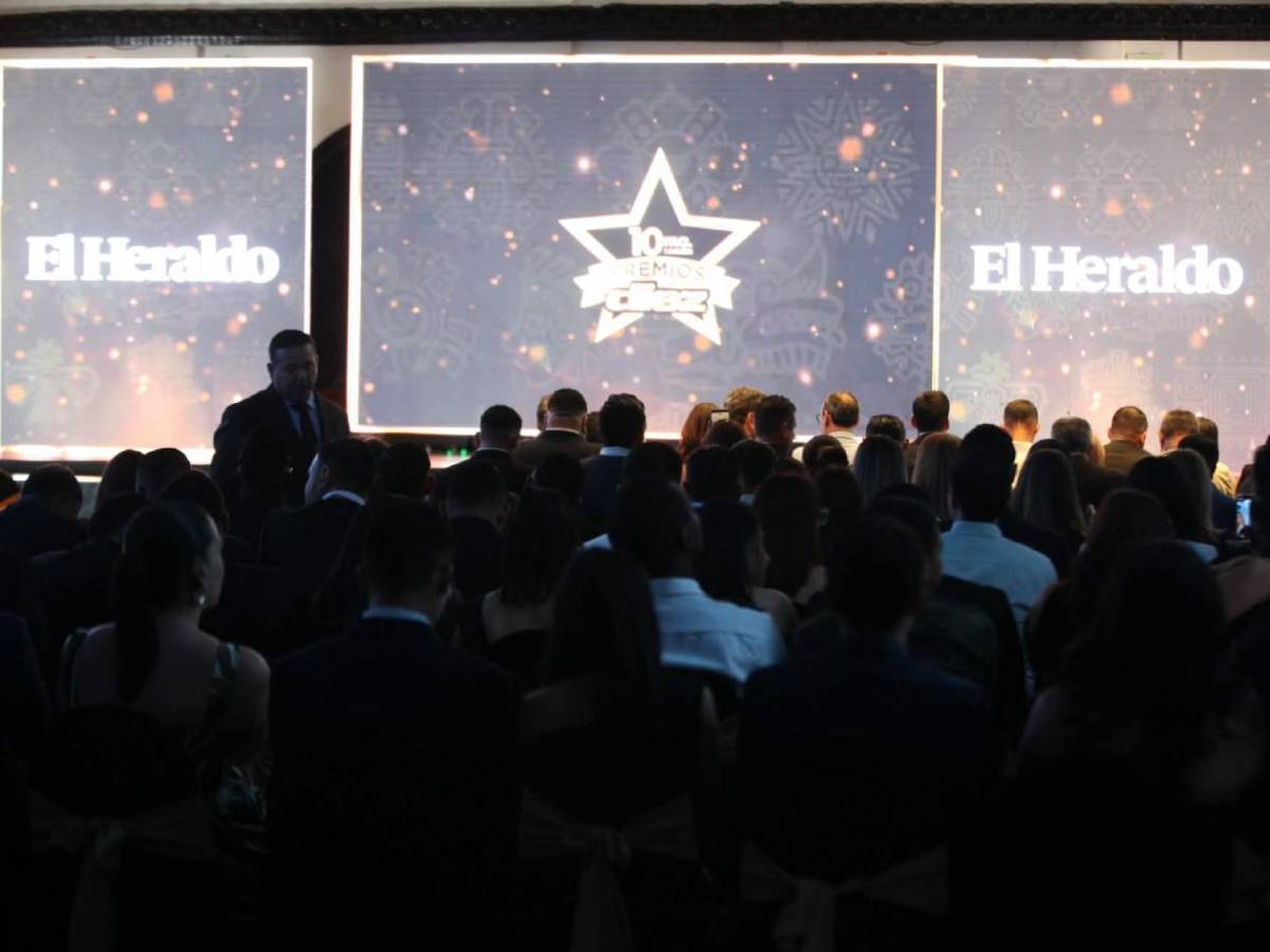 Premios DIEZ: Bellezas, mundialista y personalidades engalanaron el evento