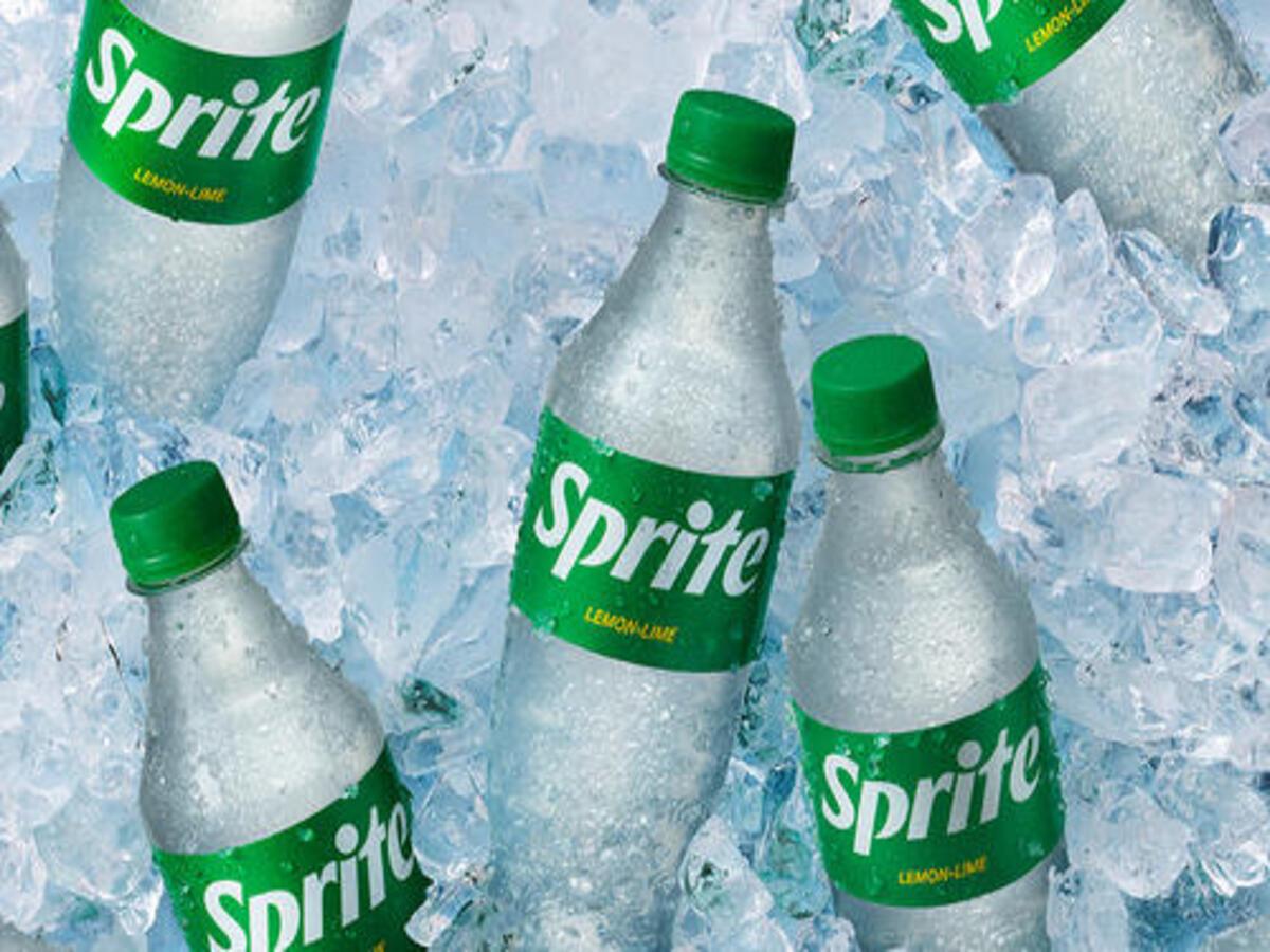 Sprite cambió su botella verde por una transparente más fácil de reciclar.