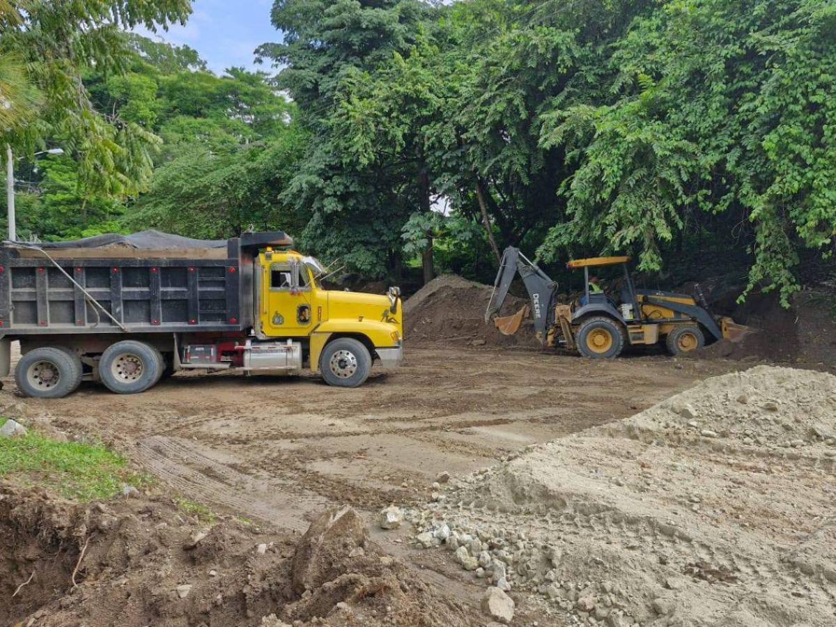 ¿Cuánto invierte la Unah en la pavimentación del Campus Cortés?