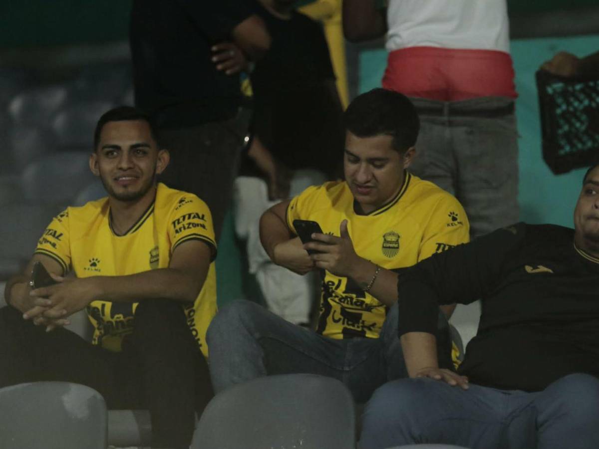 ¿Quién es la chica de amarillo? Ambientazo y locura por Son en la previa del Real España-LAFC