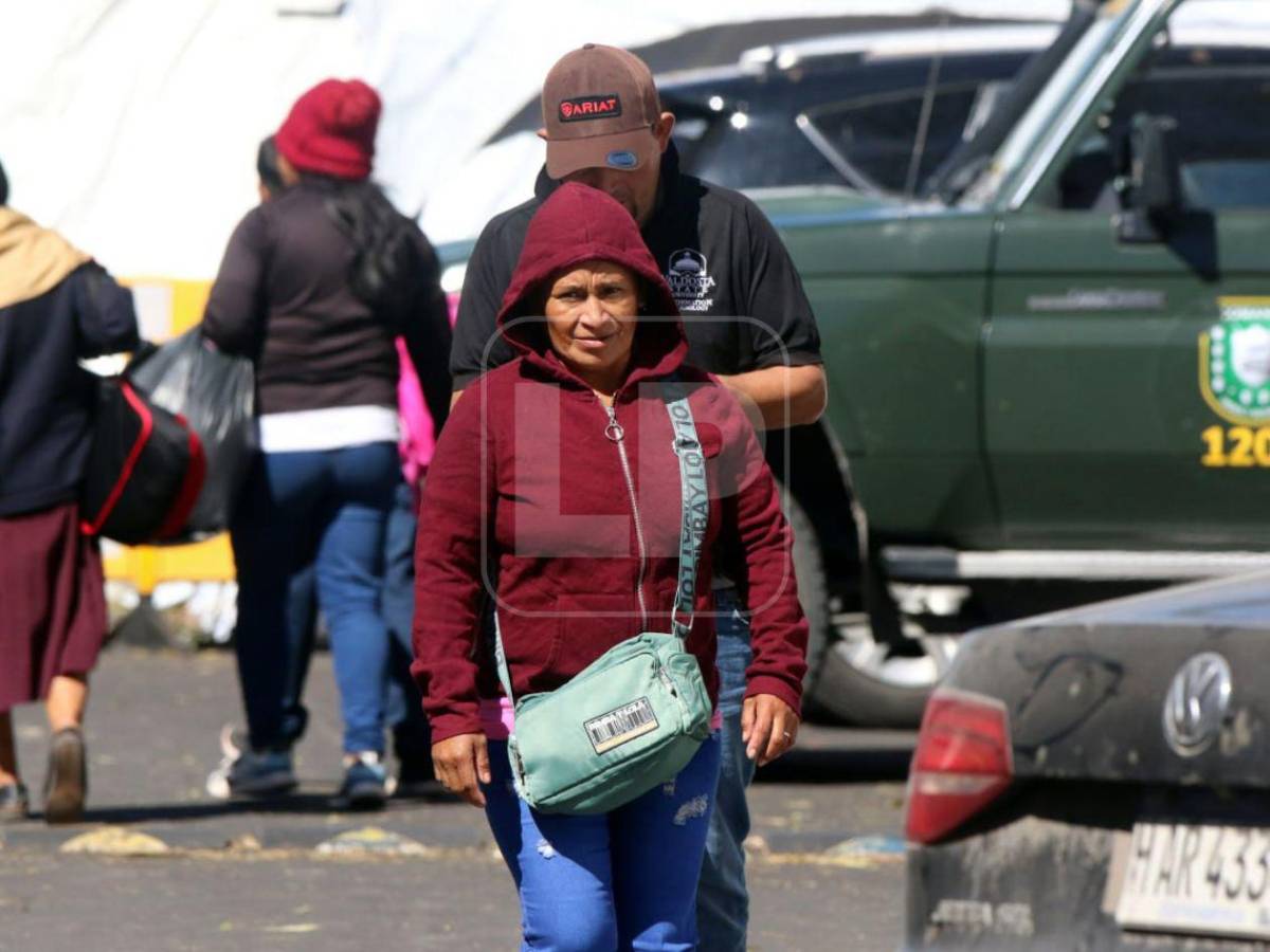 Ola de frío mantiene bien abrigados a hondureños, guatemaltecos y salvadoreños