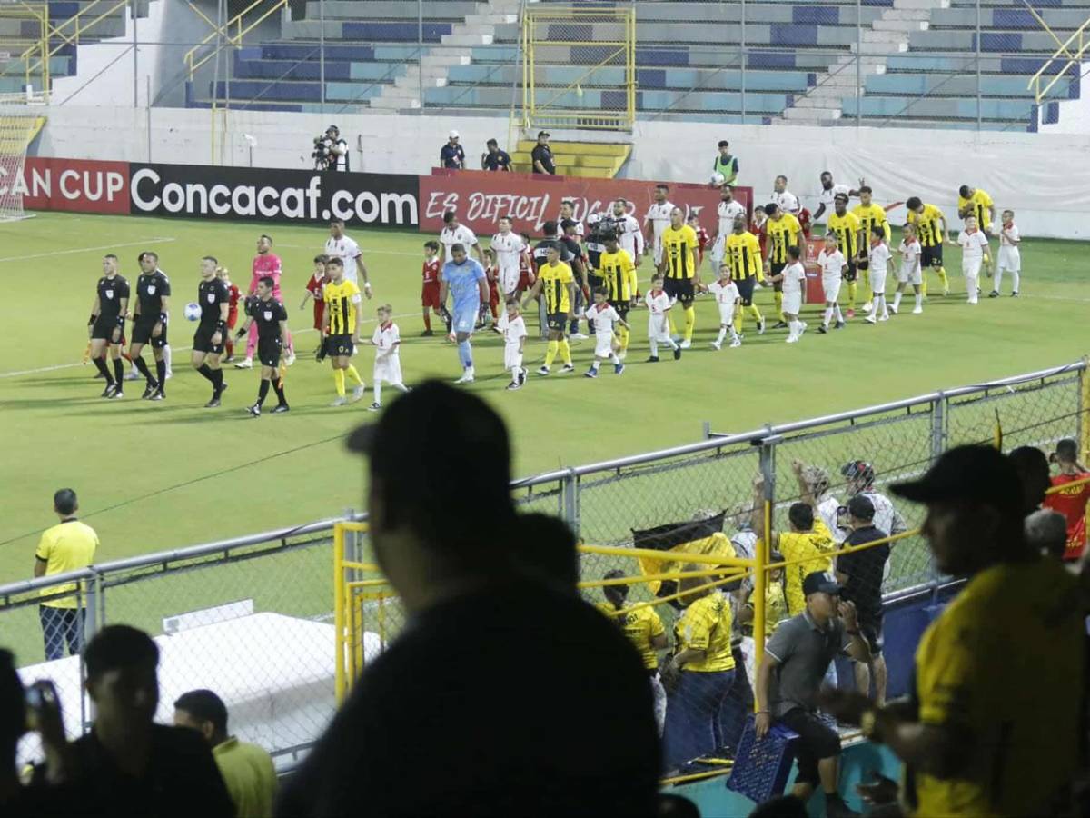 Decepción en el Real España, el villano, héroe, esposa de jugador y la chica del Plaza Amador