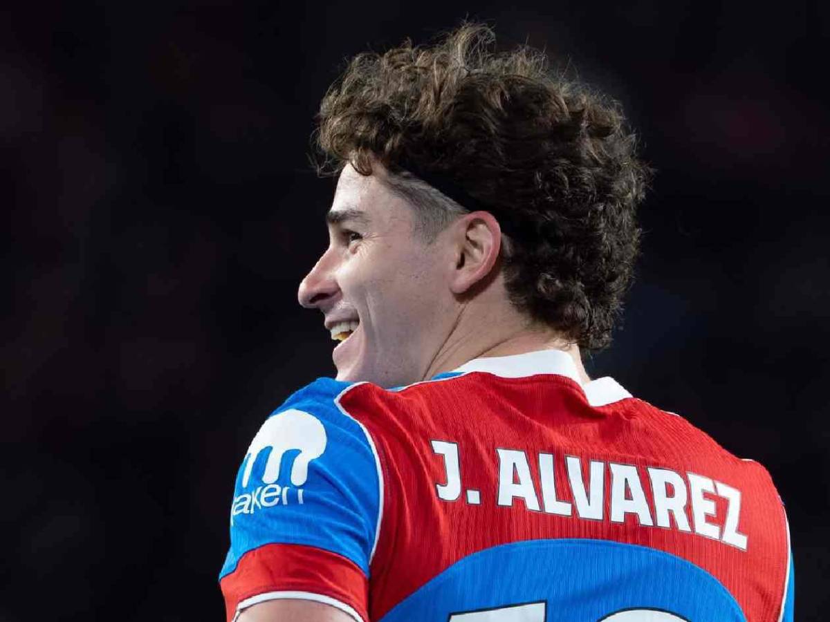 Laporta avisa: Barcelona toma decisión con Julián Álvarez para próximo mercado