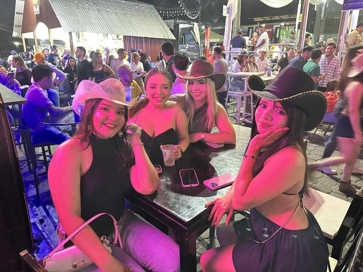 Sampedranos disfrutan en el AGAS y en el concierto de Ninel Conde