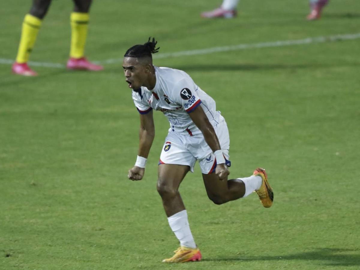 Decepción en el Real España, el villano, héroe, esposa de jugador y la chica del Plaza Amador