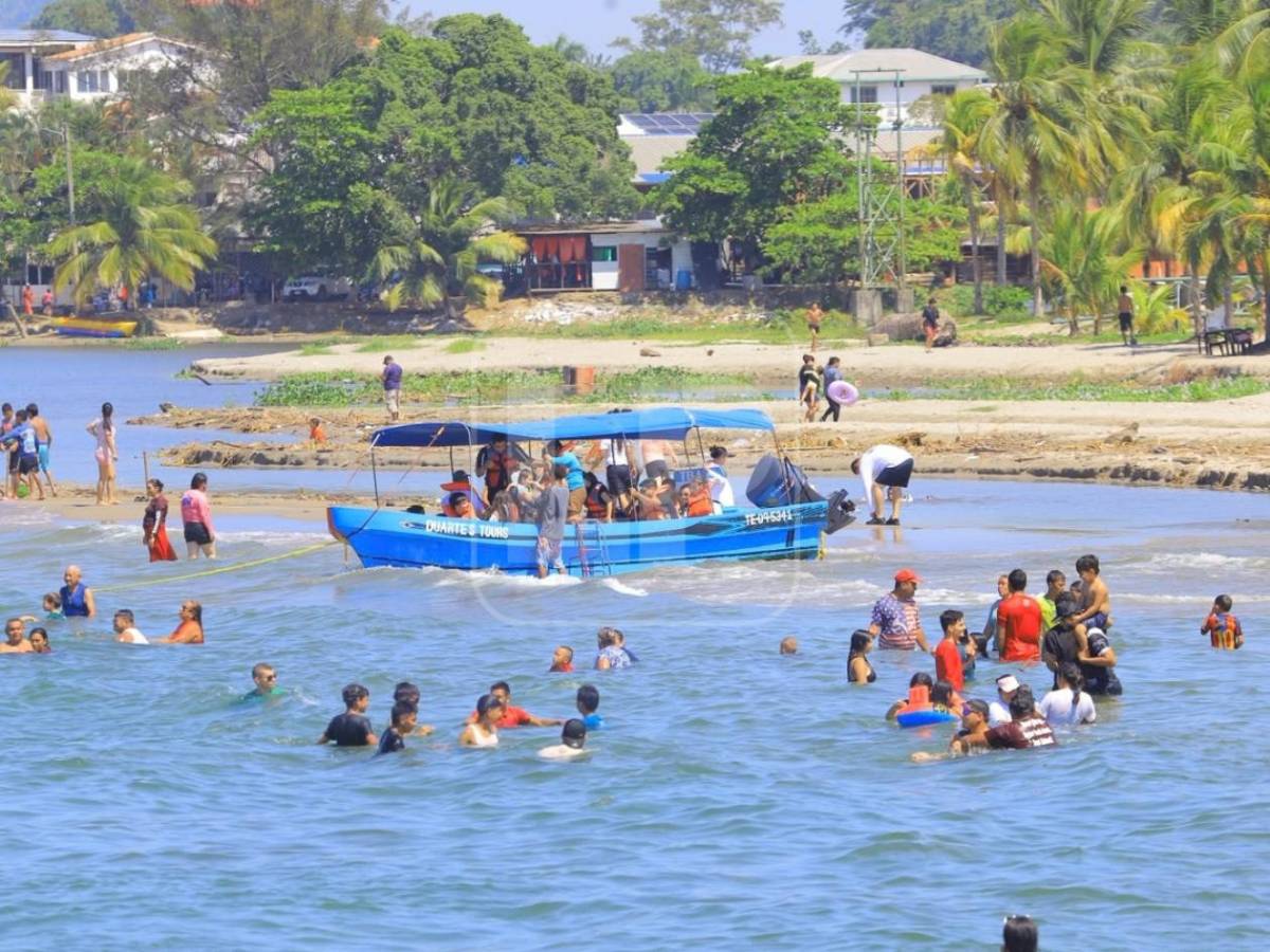 Ambiente cálido y tranquilo marca la Semana Morazánica en las bellas playas de Tela