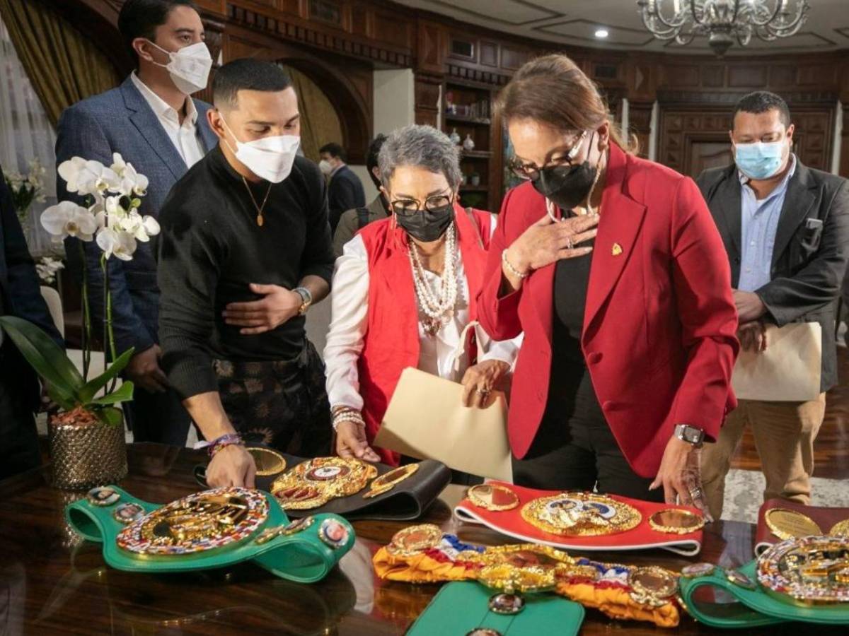 Teófimo López sorprende: Acepta invitación de la presidenta Xiomara Castro