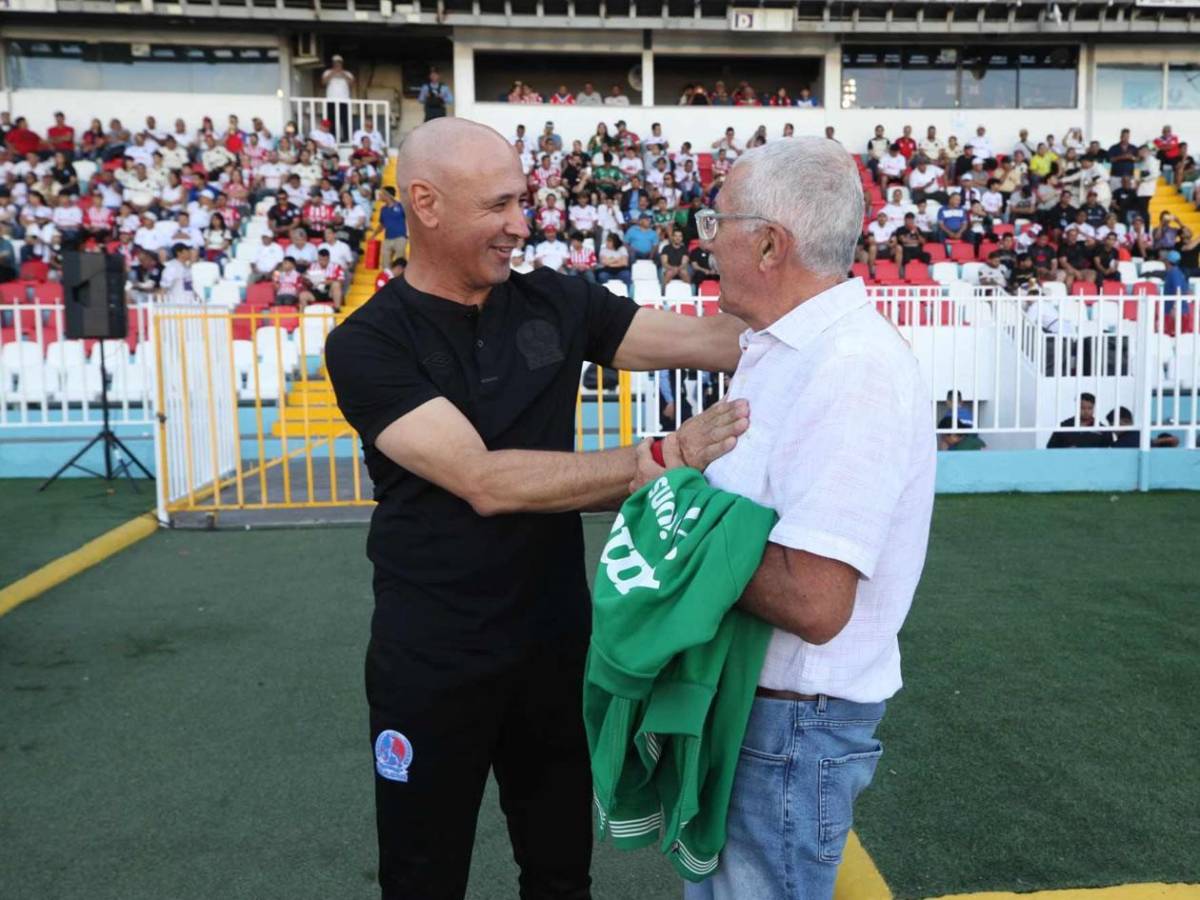 Tremenda pelea de jugadores, tristeza de Keosseián y percance con hincha