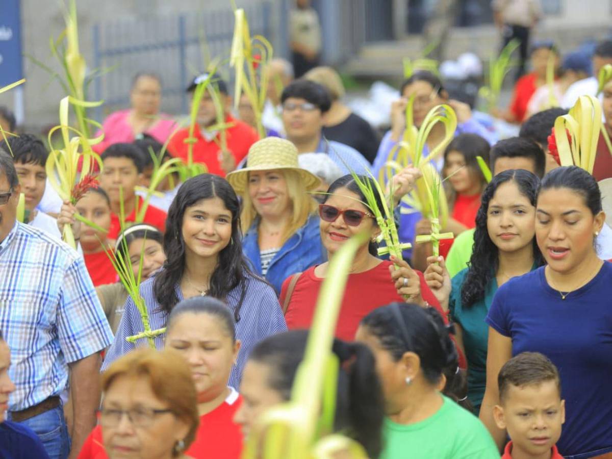 Tradición y fe: feligreses de San Pedro Sula celebran el Domingo de Ramos