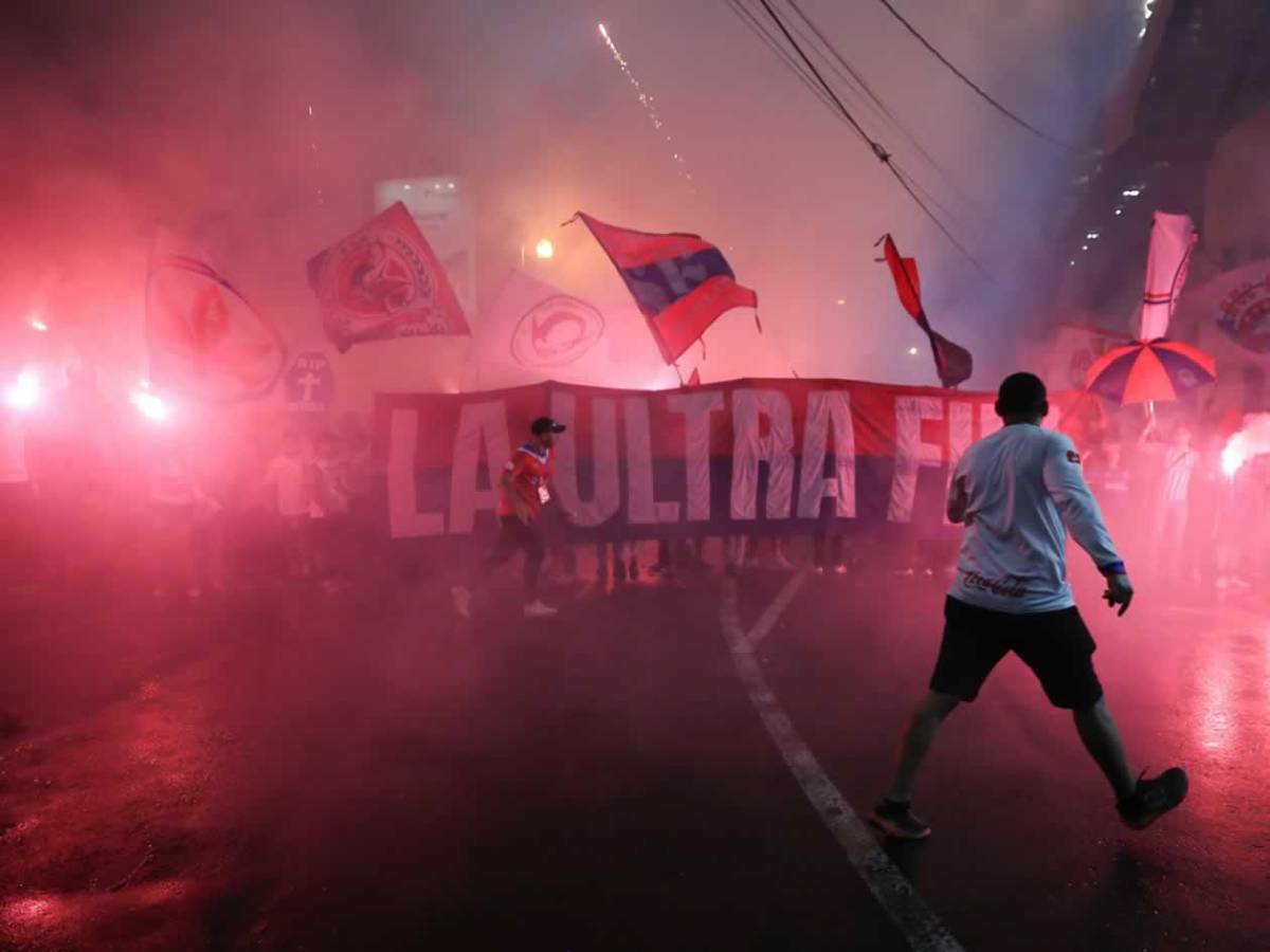 Olimpia salvado por repentino héroe, burla a Motagua, polémica y bella novia de futbolista