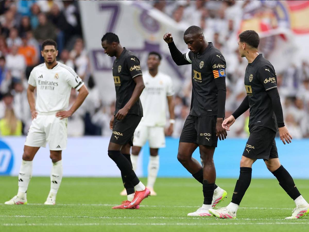 Real Madrid recibe 'regalo' arbitral, Vinicius señalado y enfado de Mbappé