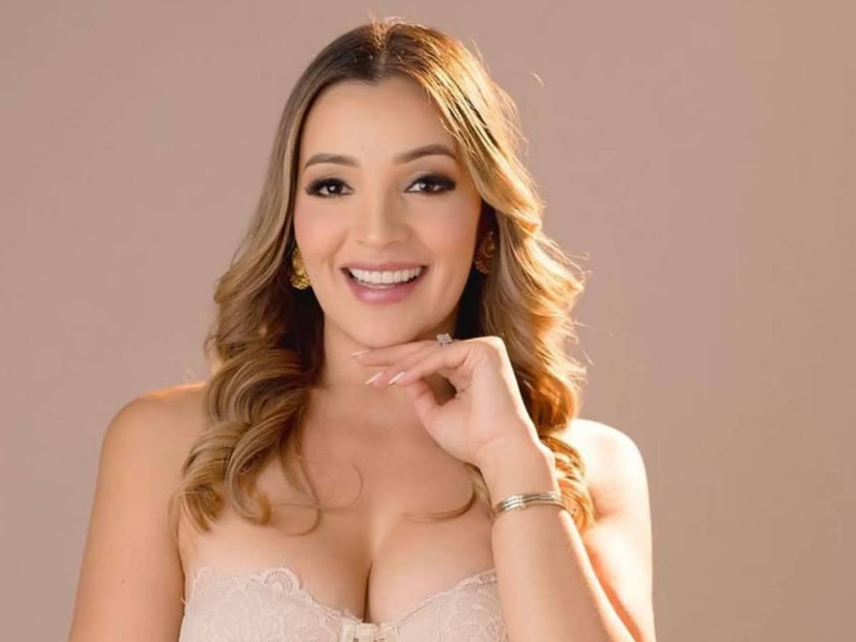 Esposa de Emilio Izaguirre sale en defensa de su hijo y expone mensajes tras polémica