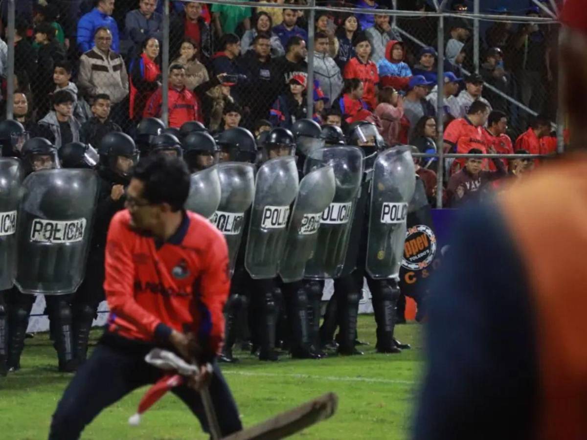 Final del fútbol guatemalteco termina en trifulca: dos hondureños involucrados