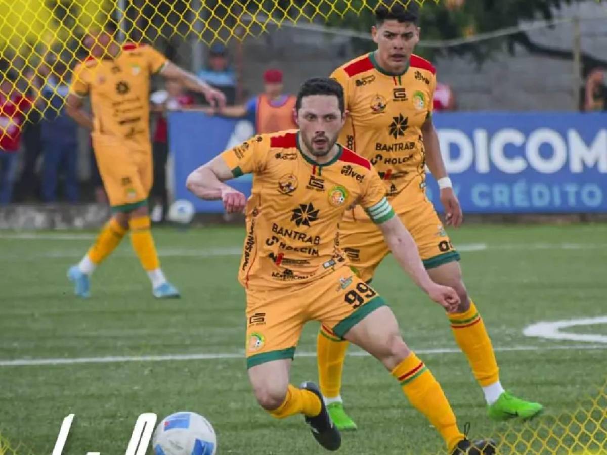 El equipo que descendió y podría ser campeón: eliminó a un histórico de su país