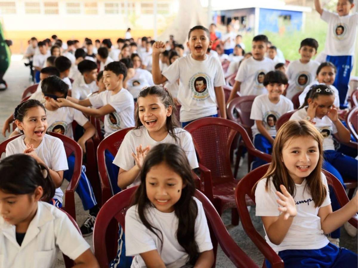 Mente Sana y patrocinadores llevan jornada especial al CEB Dionisio de Herrera