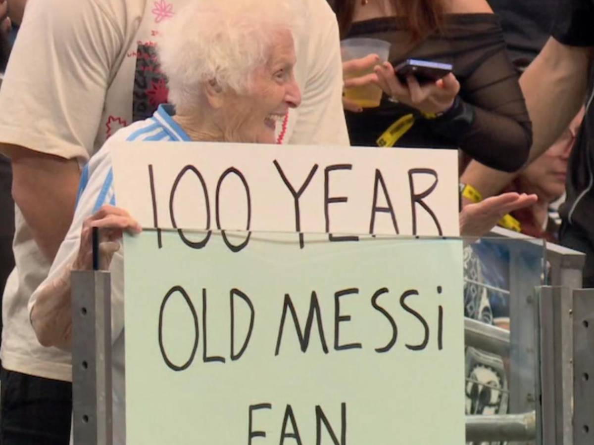 Messi hace historia, beso de Shakira, hondureña sorprende y mala noticia en Argentina