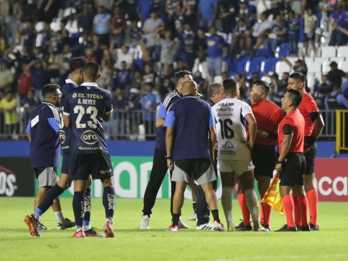 La fiesta de Motagua, el villano del Alianza, enfado con el árbitro y rubia roba miradas