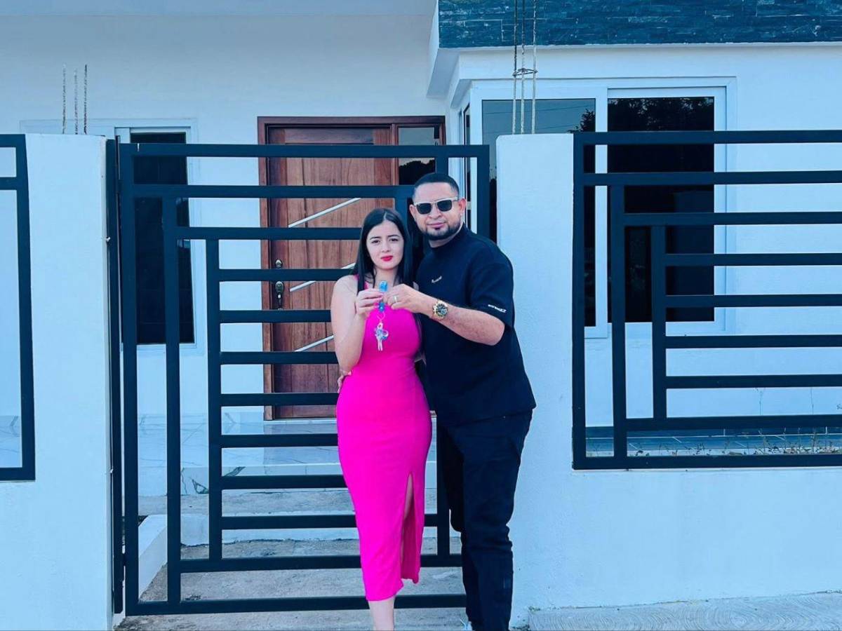 La novia de Soy Rosel está embarazada y él le regala una casa