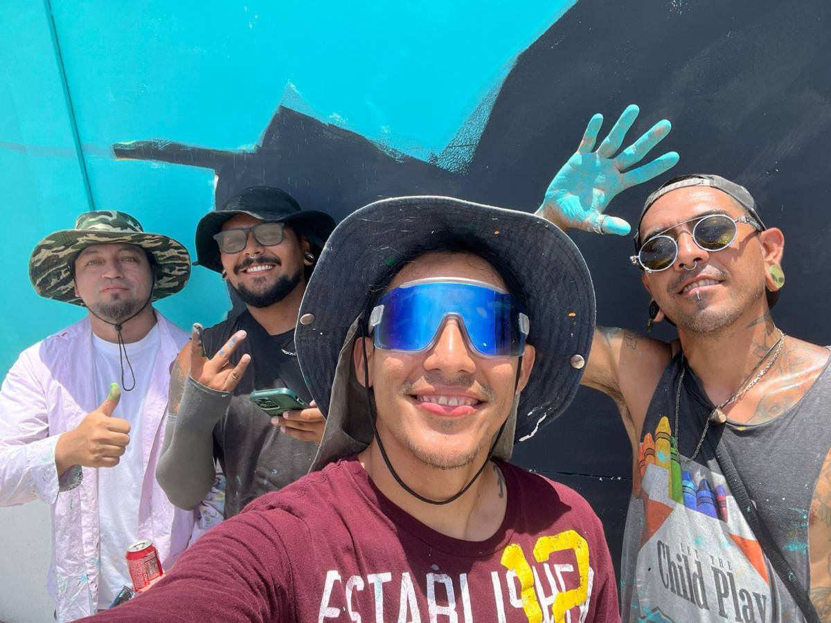 Hondureño ganador de Récord Guinness crea el mural más inmenso en Roatán