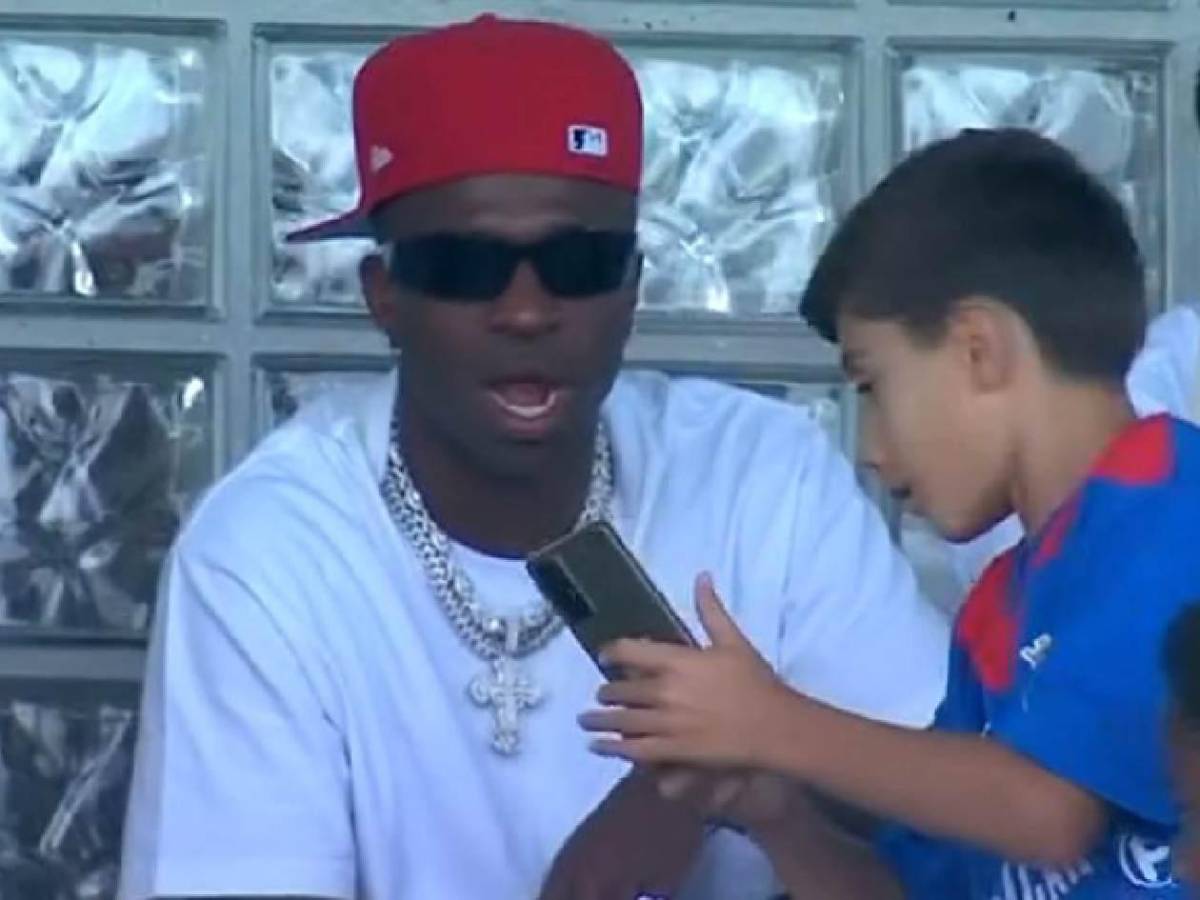 ¿Por qué Vinicius fue a ver partido de Julián Martínez? Furor por su presencia