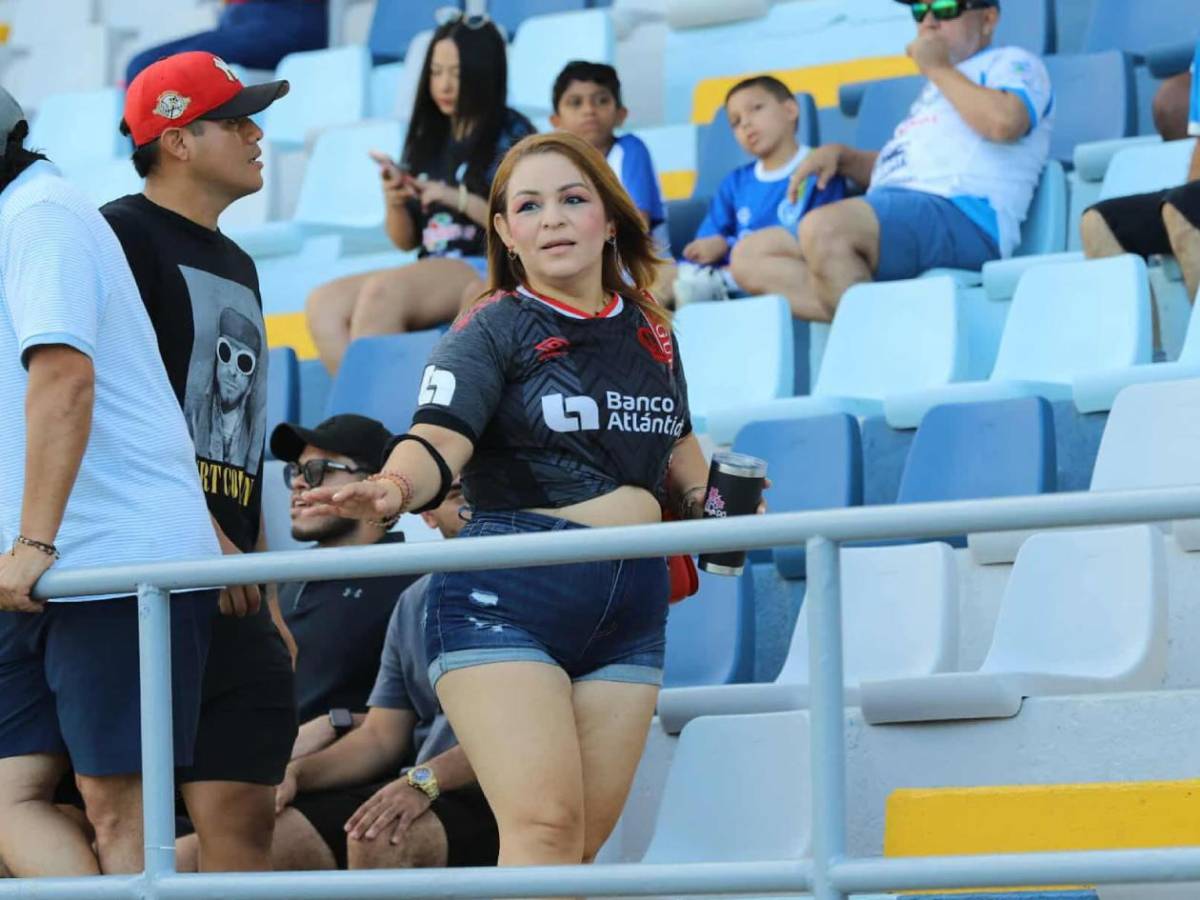 Victoria vs Olimpia: Linda chinita, show de la Ultra, ¿quién es la chica de azul?