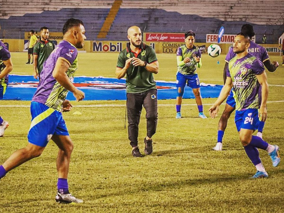 El argentino cuenta con una Licencia Pro emitida en su natal Argentina.