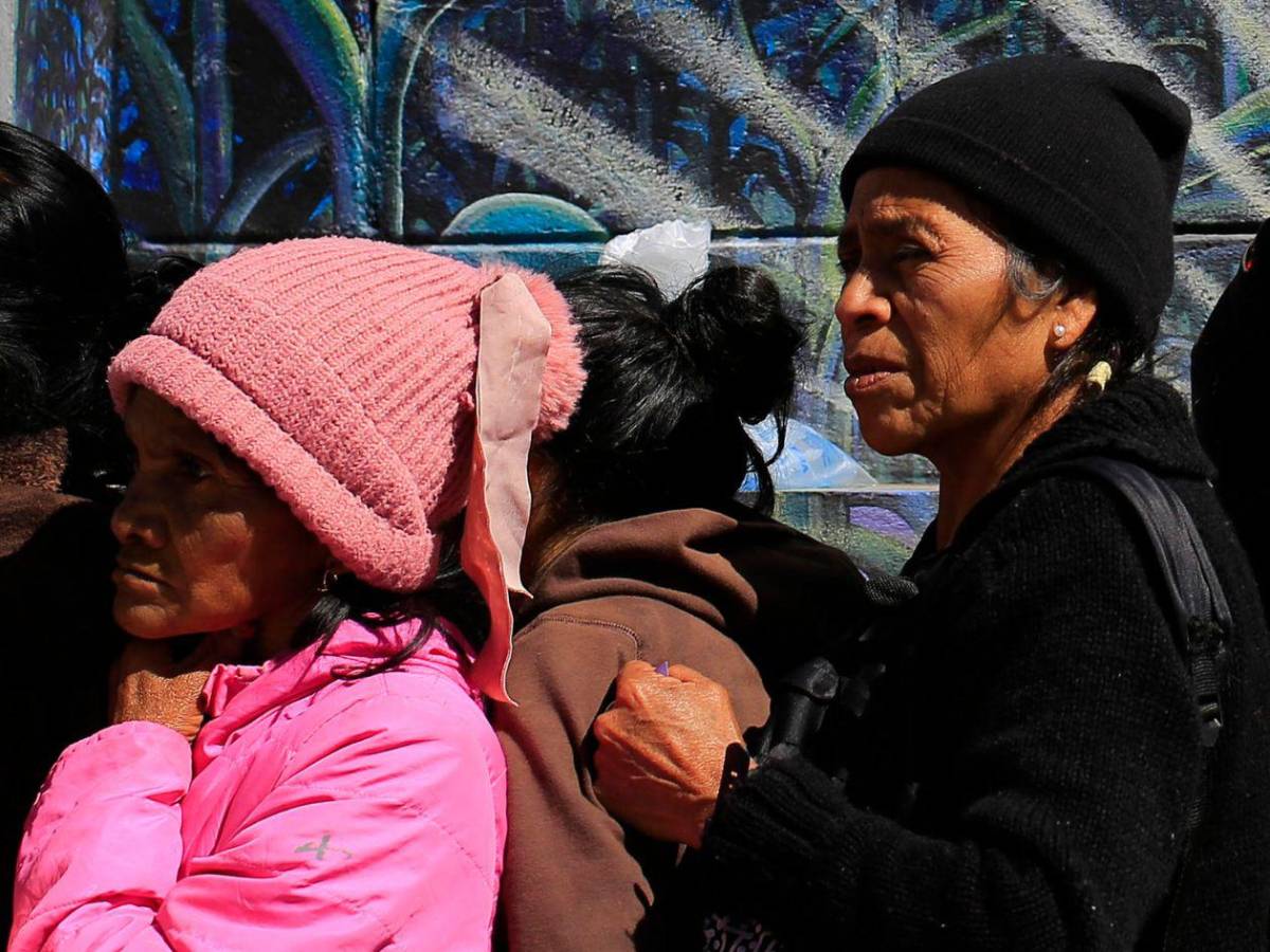 Ola de frío mantiene bien abrigados a hondureños, guatemaltecos y salvadoreños