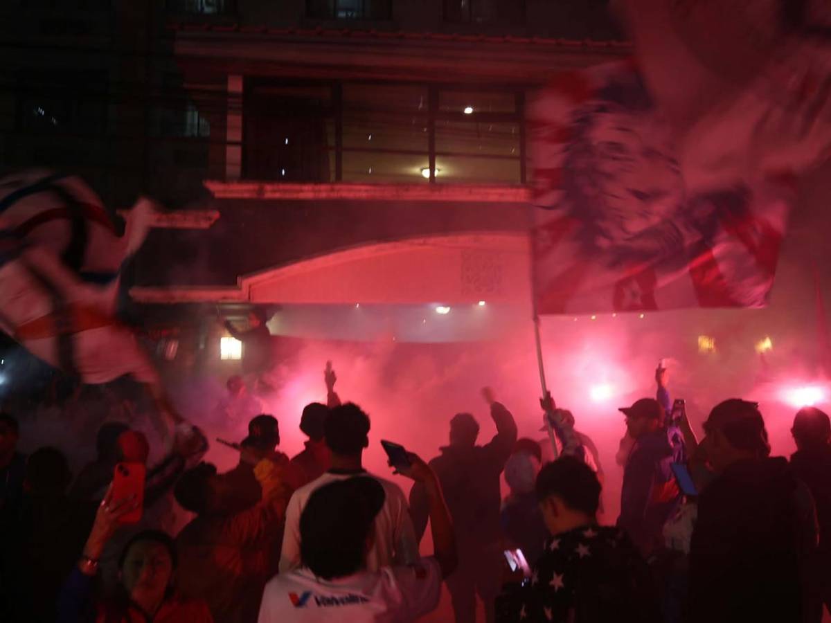 Espectacular banderazo de la afición del Olimpia y piden la Copa 40 ante Marathón