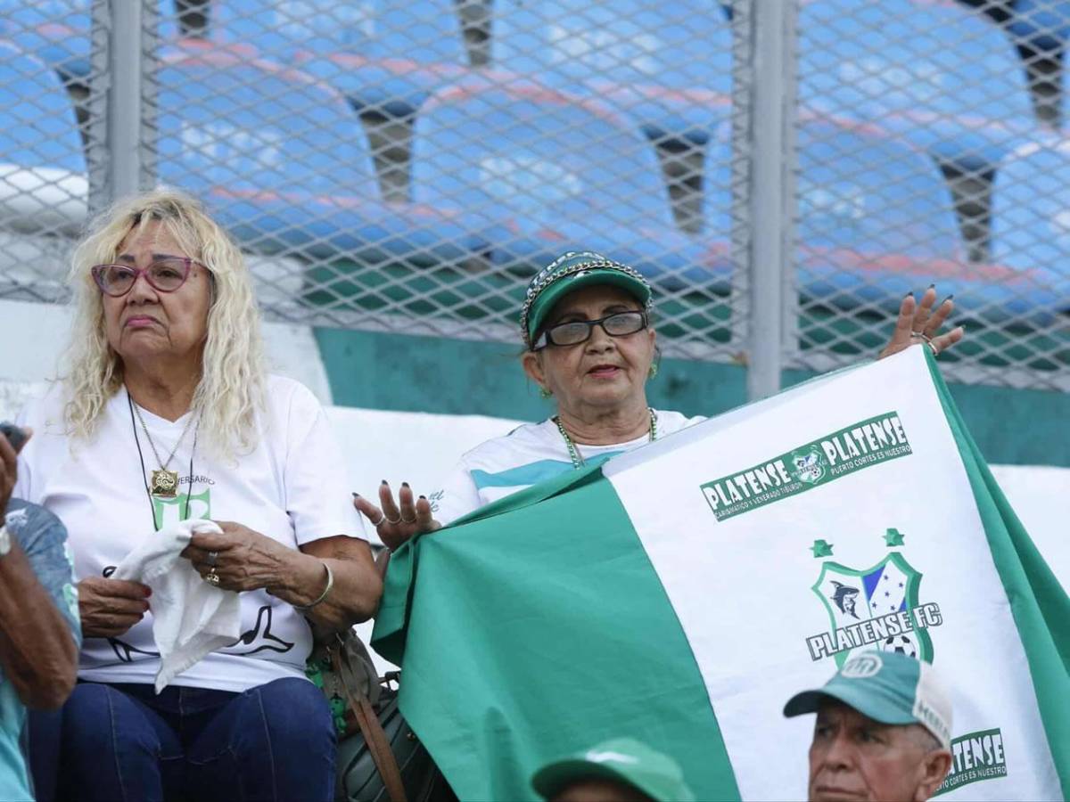 Bellas chicas cautivan, show del DT de Motagua y la fuerte lluvia en el Olimpia - Olancho