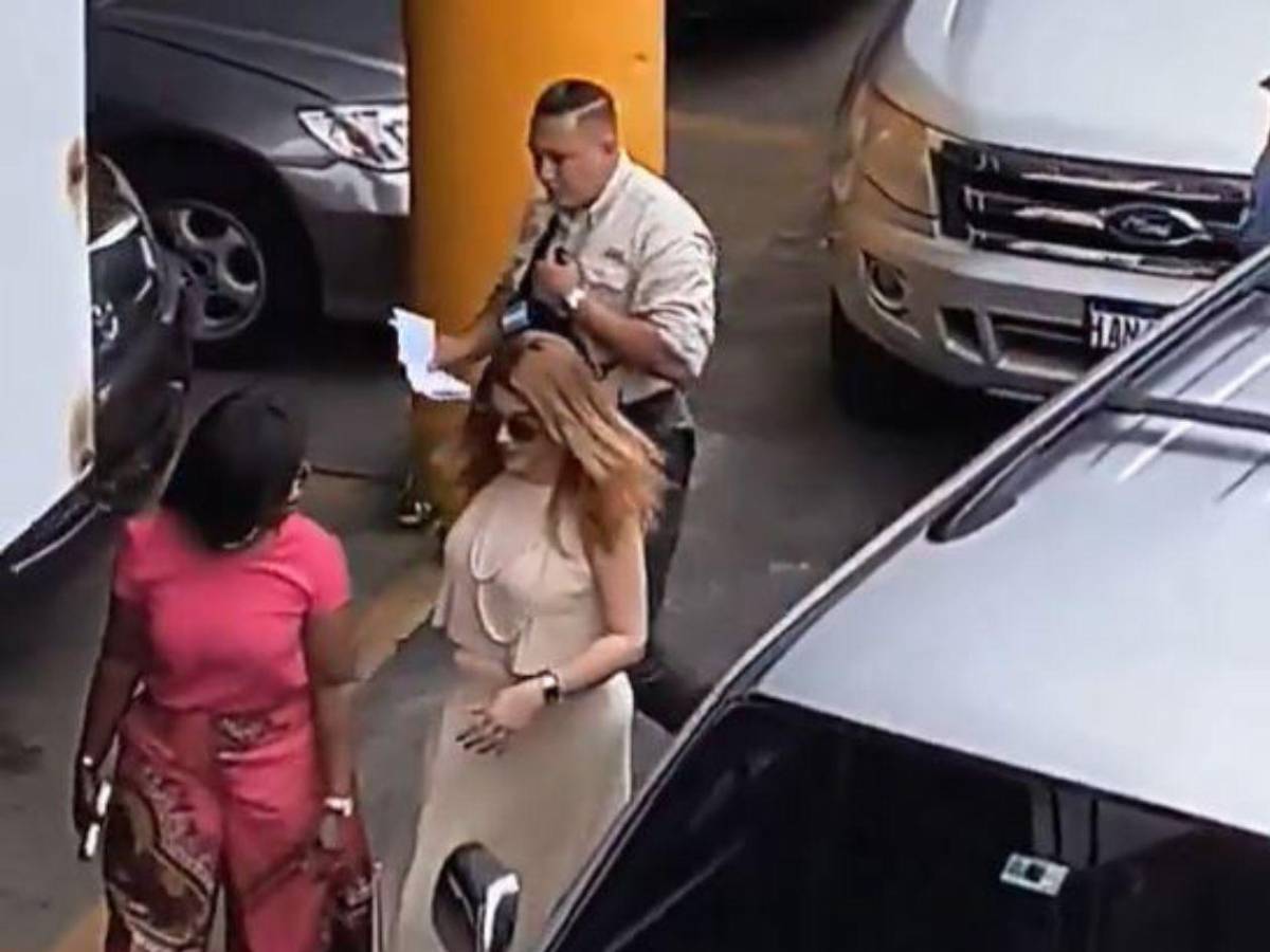 Así fue la llegada de Cossette López al Congreso para declarar ante comisión