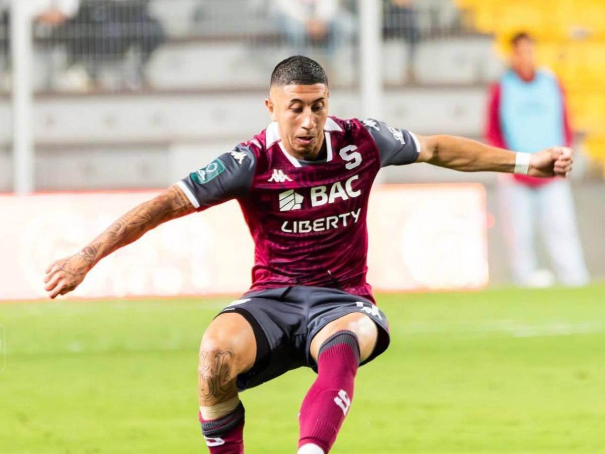 Jugador costarricense es descubierto siéndole infiel a su esposa